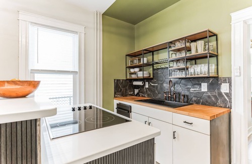 Beacon House | Family Friendly Fun + Easy Walk to Main Street Center