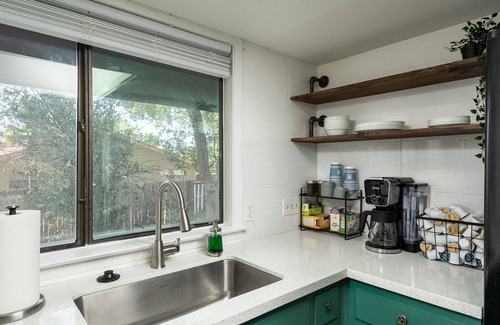 Georgetown Villa | Family Friendly: Giant Hot Tub! Game Room! King Bed, Austin Close