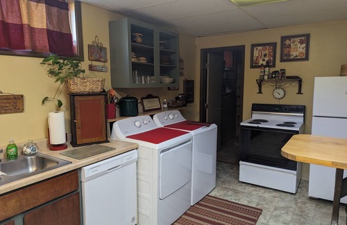 East Helena Apartment | Family Friendly Grama House