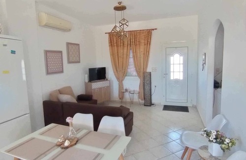 Neo Kalamaki House | Family friendly holiday home