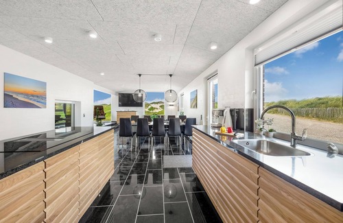 Sondervig House | Family-friendly holiday home with indoor pool and outdoor spa 100 meters from.