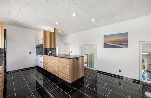 Sondervig House | Family-friendly holiday home with indoor pool and outdoor spa 100 meters from.
