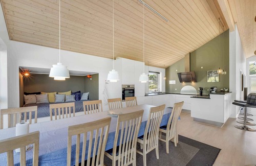 Skals House | Family-friendly holiday home w. hot tub and sauna