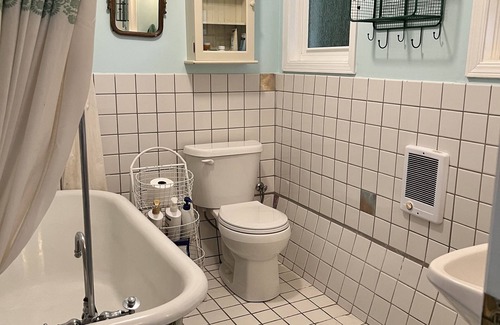 Fairfax House | Family Friendly Home! Hike, Bike, Tour, Relax. This is IT!
