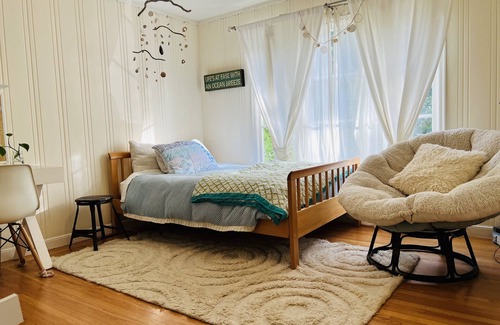 Fairfax House | Family Friendly Home! Hike, Bike, Tour, Relax. This is IT!