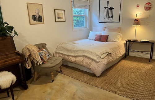 Fairfax House | Family Friendly Home! Hike, Bike, Tour, Relax. This is IT!