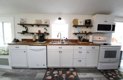 Forest House | Family-friendly home on the outskirts of Lynchburg. 18 mins from LU.