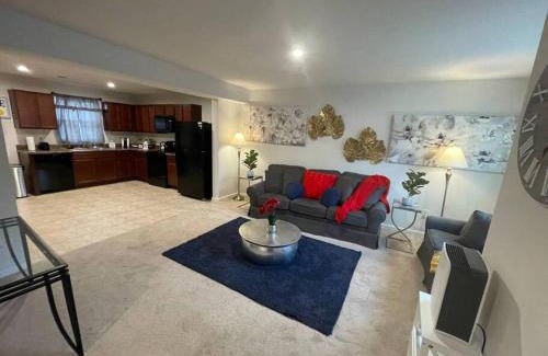 Parker Apartment | Family friendly home WiFi modern comfort
