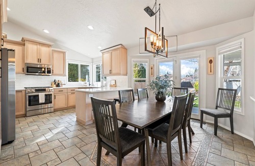 Meridian House | Family-Friendly Home w/BBQ Shaded Patio & King Bed