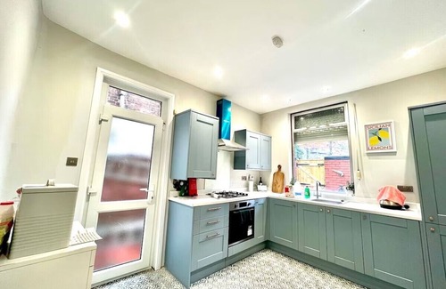 Openshaw House | Family-Friendly House Near Etihad & City Centre
