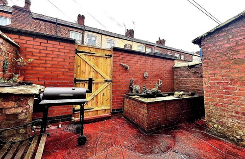 Openshaw House | Family-Friendly House Near Etihad & City Centre