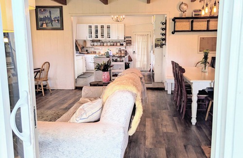 Kapoho House | Family-Friendly Jungle Retreat – Sauna, nature views, in heart of Pahoa Village