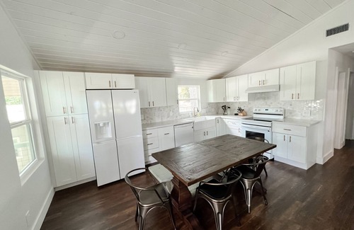 Coldspring House | Family friendly lake front getaway on Lake Livingston! Fishing! We love pets!