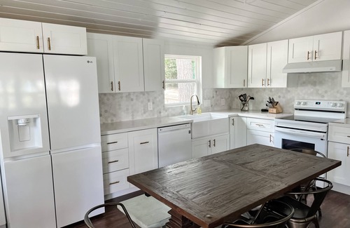 Coldspring House | Family friendly lake front getaway on Lake Livingston! Fishing! We love pets!