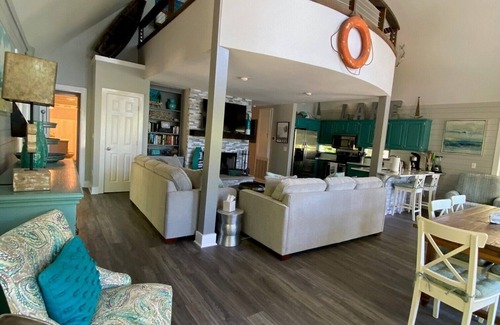 The Woods of Longleaf House | Family friendly, Lake Martin getaway.Close to Auburn!