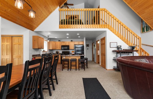 Plainfield Cottage | Family Friendly Lake Home Sleeps 14. Games & Lake Toys. Fire Pit. Dogs Welcome!
