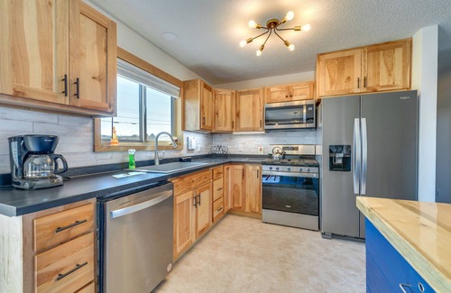 Lander House | Family-Friendly Lander Home Rental: Yard, Patio!