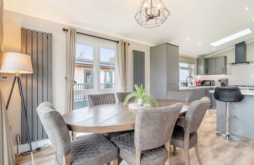 Aubourn Ski Chalet | Family friendly lodge.