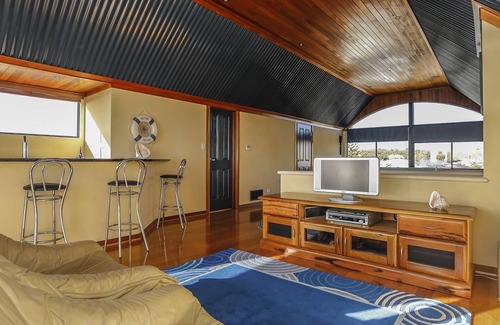 Two Rocks House | Family friendly luxury beach house.