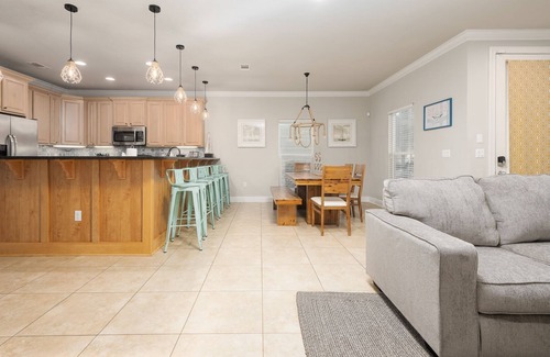 Villages of Crystal Beach House | Family Friendly Luxury House near the beach w Outdoor Heated community Pool