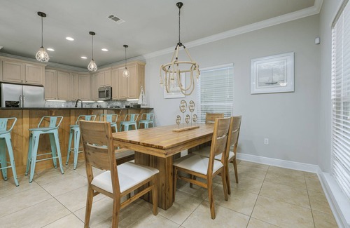 Villages of Crystal Beach House | Family Friendly Luxury House near the beach w Outdoor Heated community Pool