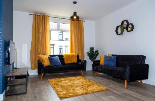 Abercwmboi House | Family friendly, Modern House just 1m from Bike Park Wales