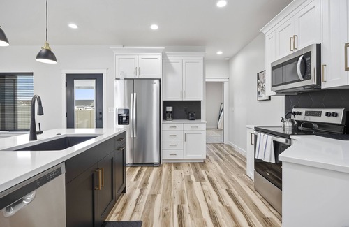 Twin Falls House | Family Friendly Modern Home | St. Lukes | Garage