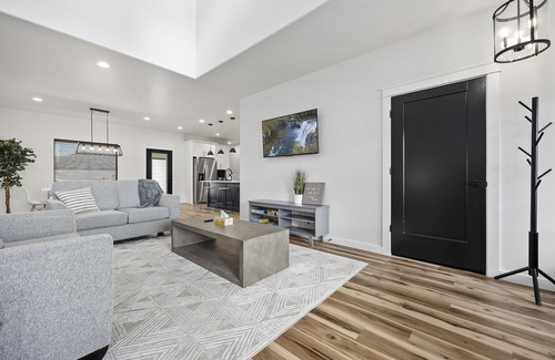 Twin Falls House | Family Friendly Modern Home | St. Lukes | Garage