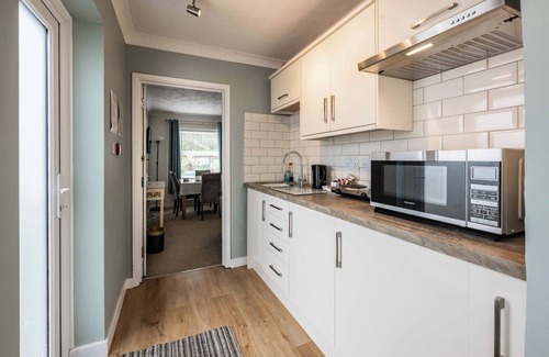Aylmerton Apartment | Family friendly Muscovy Suite for 4 with kitchenette. Pet friendly. Outdoor pool
