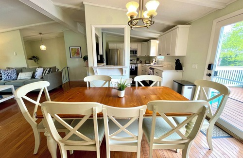 West Mystic House | Family Friendly Mystic Retreat - Close To Town