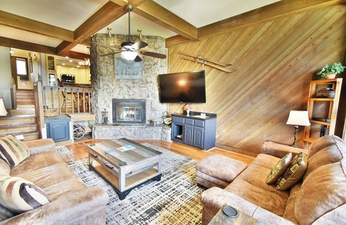 Summit Cove House | Family Friendly Near Lake Dillon! 3 Kings. On Rec Path. Hot Tub, Grounds