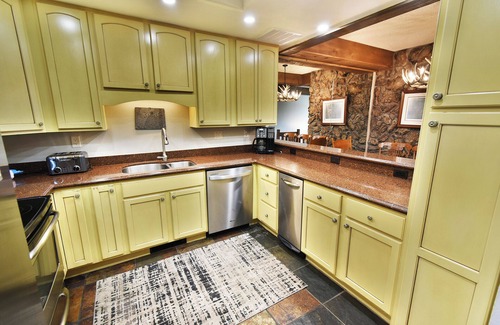 Summit Cove House | Family Friendly Near Lake Dillon! 3 Kings. On Rec Path. Hot Tub, Grounds
