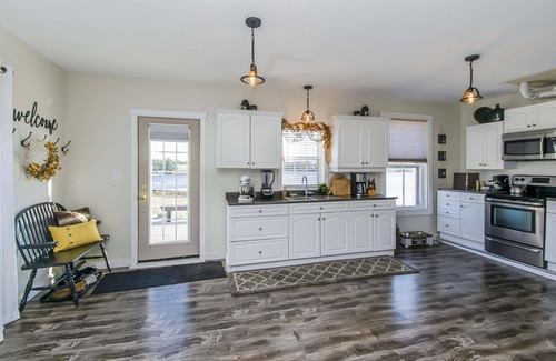 Port Dufferin Cottage | Family friendly, picturesque oceanfront cottage 1800 sq ft sleeps 9.