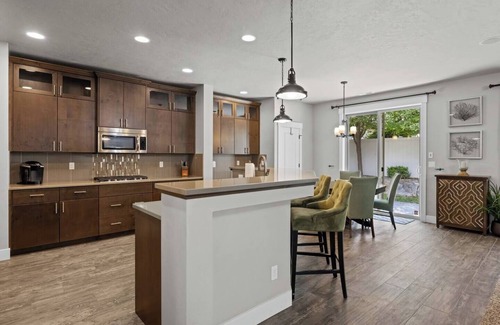 Meridian House | Family Friendly - Pet Friendly