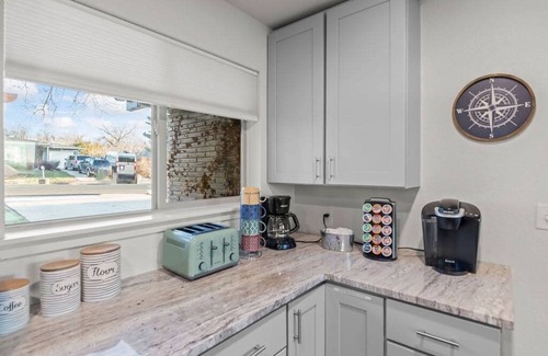 Bel Aire House | Family Friendly - Pool - Hot Tub - Pets