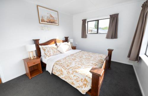 Lynmore House | Family Friendly, Quiet, Cozy stay in Rotorua with free Wifi