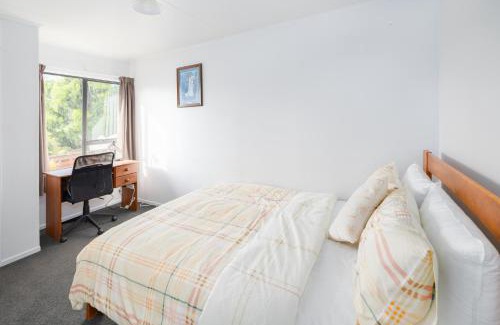Lynmore House | Family Friendly, Quiet, Cozy stay in Rotorua with free Wifi