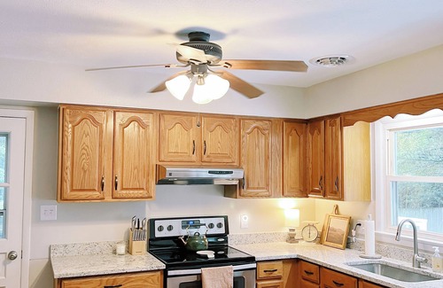 Woodstock House | Family Friendly Rancher with Large Fenced Yard, 5 mins from I-81.