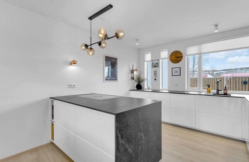 Mosfellsbaer House | Family Friendly Retreat. HOT TUB