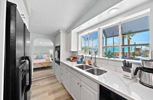 San Leon House | Family-Friendly Retreat with Pool & Outdoor Lounge