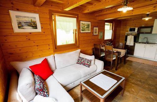 Lasko Apartment | Family-Friendly Retreat In Untouched Nature,10 Minutes from Three Water Parks.