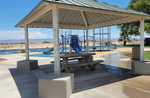 Needles House | FAMILY FRIENDLY RIVER HOUSE IN RIO BUENA VISTA COMMUNITY/NEEDLES