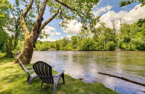 Elizabethton House | Family-Friendly Riverhouse Fishing and Hot Tub