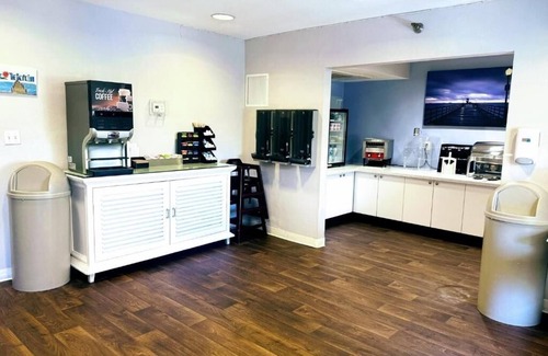 Old Towne House | Family-Friendly Room Near Waterfront and Local Seal Beach Charm