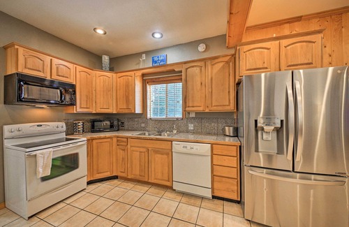 Sagle House | Family-Friendly Sagle Vacation Rental w/Deck