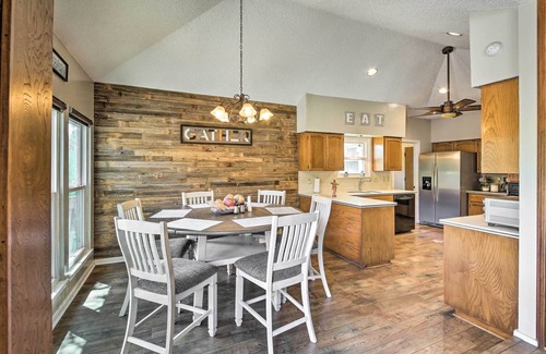 Encino Park House | Family-Friendly San Antonio Home w/Hot Tub & Deck