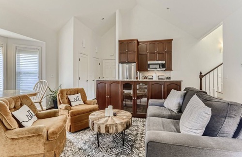 Brentwood-Darlington Apartment | Family Friendly SE Getaway