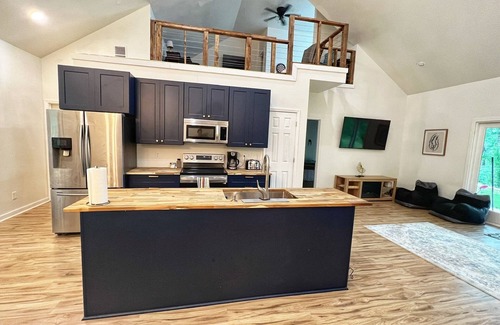 Cullman House | Family Friendly Serene Lakefront Retreat w/Private Boat Dock