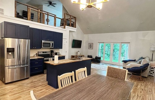 Cullman House | Family Friendly Serene Lakefront Retreat w/Private Boat Dock