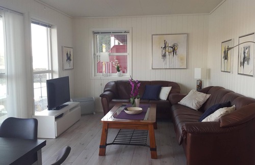Oygarden House | Family friendly. Situated right on the waterfront. Charter. 2 bedrooms